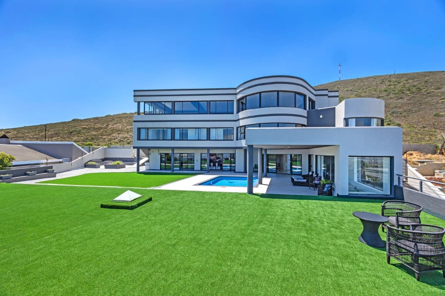 8 Bedroom Property for Sale in Plattekloof Western Cape